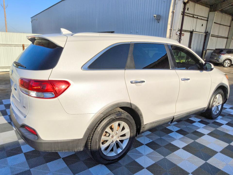 65374956 :رقم المزاد ، 5XYPG4A32HG296784 vin ، 2017 Kia Sorento مزاد بيع