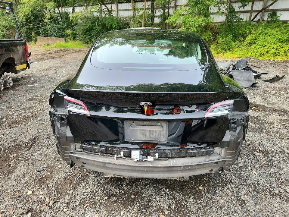 68281116 :رقم المزاد ، 5YJ3E1EA9NF370197 vin ، 2022 Tesla Model 3 مزاد بيع
