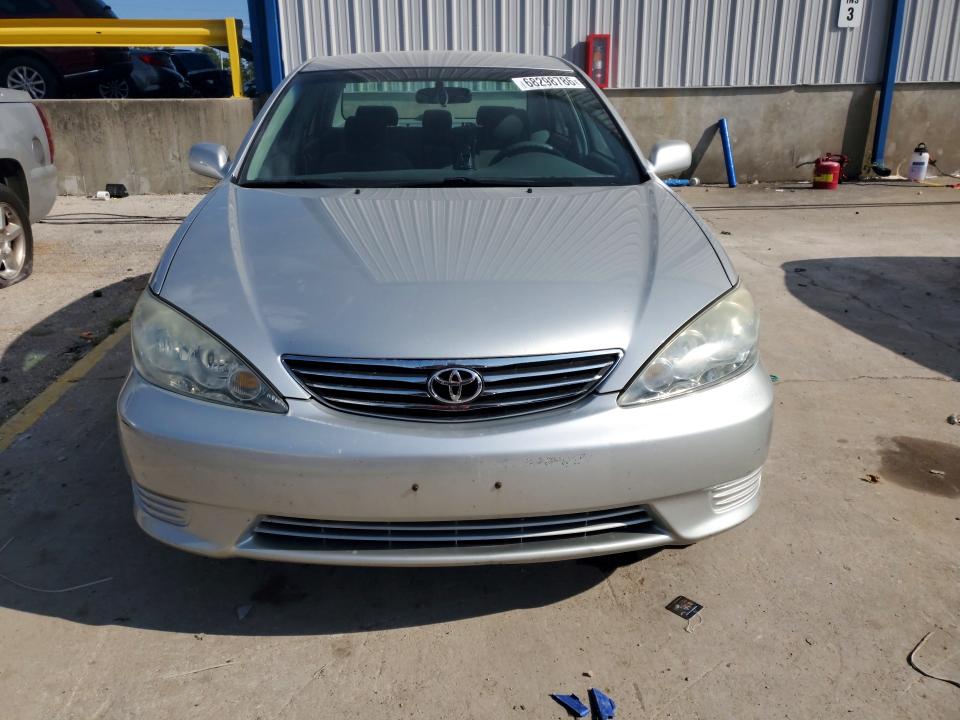 2005 Toyota Camry მანქანა იყიდება აუქციონზე, vin: 4T1BE30K65U947097, აუქციონის ნომერი: 68298786