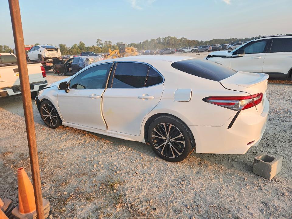 2018 Toyota Camry მანქანა იყიდება აუქციონზე, vin: 4T1B11HK1JU070646, აუქციონის ნომერი: 70353726