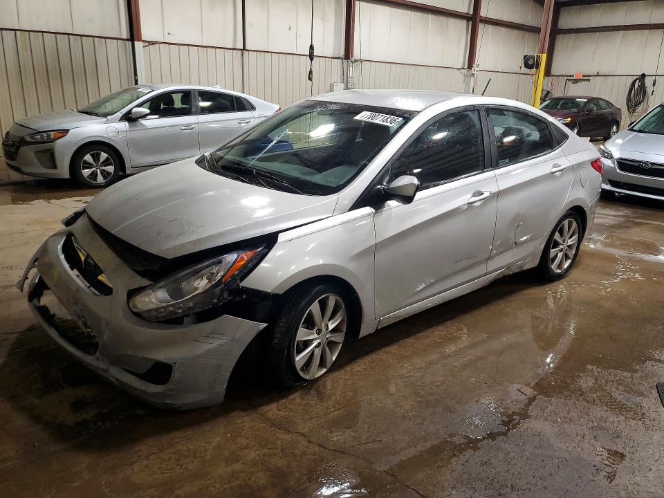 70071836 :رقم المزاد ، KMHCU4AE4DU321472 vin ، 2013 Hyundai Accent مزاد بيع