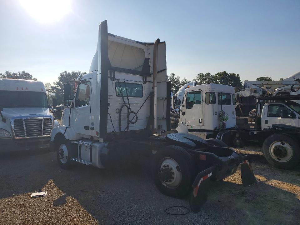 65416136 :رقم المزاد ، 4V4N39TG2HN988038 vin ، 2017 Volvo Vn مزاد بيع