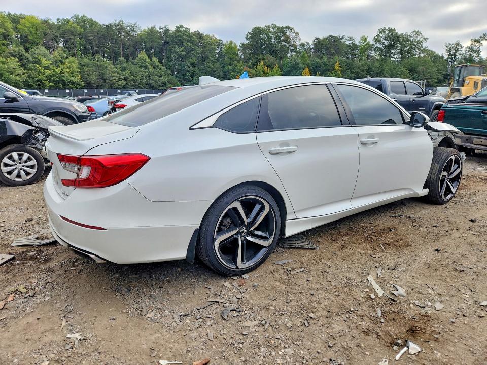 69235076 :رقم المزاد ، 1HGCV1F3XJA183572 vin ، 2018 Honda Accord مزاد بيع
