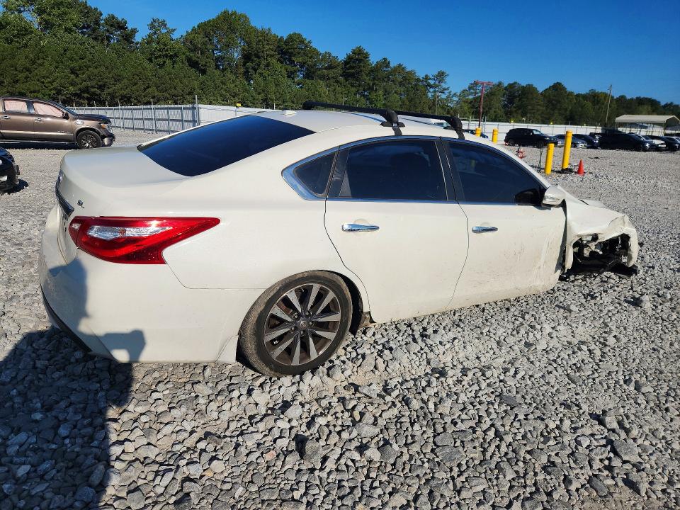 Продажа на аукционе авто 2017 Nissan Altima, vin: 1N4AL3AP2HC288175, номер лота: 68807416