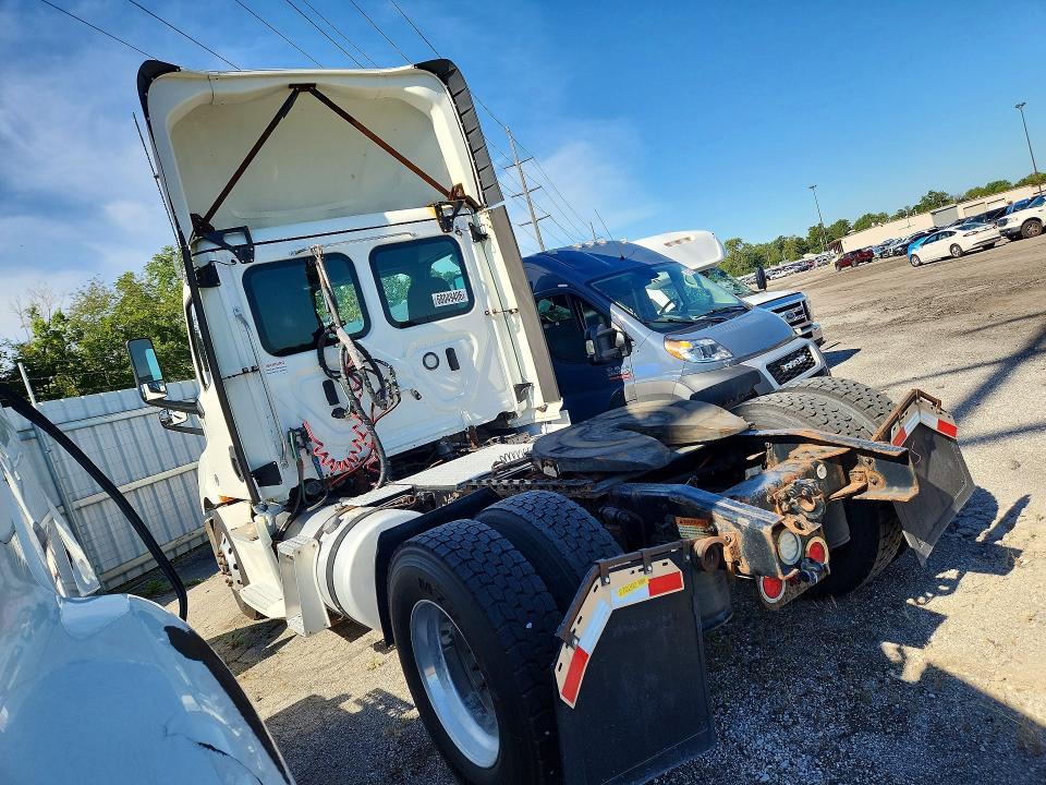 68049406 :رقم المزاد ، 1FUBHTDV2LLLX7482 vin ، 2020 Freightliner Cascadia 116 مزاد بيع