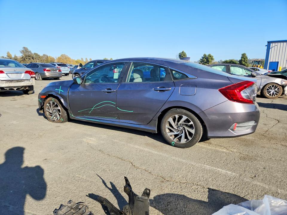 69189186 :رقم المزاد ، 19XFC2F73HE232015 vin ، 2017 Honda Civic مزاد بيع
