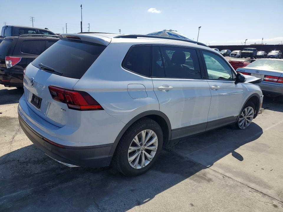 Продажа на аукционе авто 2018 Volkswagen Tiguan, vin: 3VV1B7AXXJM082161, номер лота: 66740616