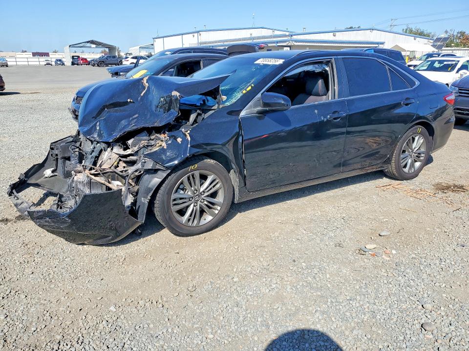 70858256 :رقم المزاد ، 4T1BF1FK7HU353941 vin ، 2017 Toyota Camry مزاد بيع