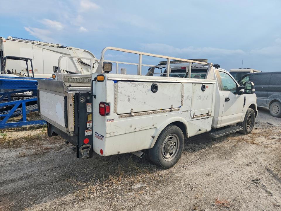 69151716 :رقم المزاد ، 1FDRF3E68HEE58724 vin ، 2017 Ford F350 مزاد بيع