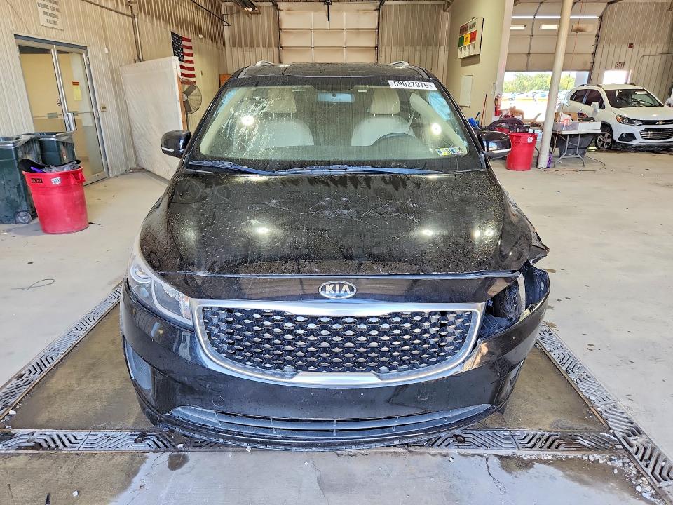 69027976 :رقم المزاد ، KNDMB5C15F6061699         vin ، 2015 Kia Sedona مزاد بيع