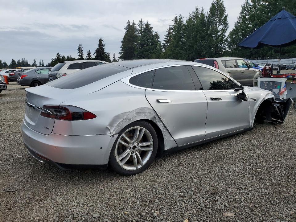 Продажа на аукционе авто 2015 Tesla Model S, vin: 5YJSA1H25FF090788, номер лота: 68669546