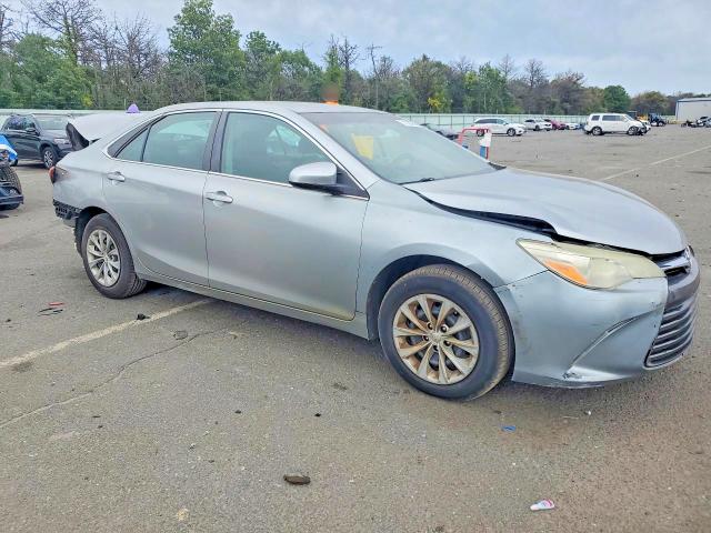 70100066 :رقم المزاد ، 4T1BF1FKXFU035678 vin ، 2015 Toyota Camry مزاد بيع