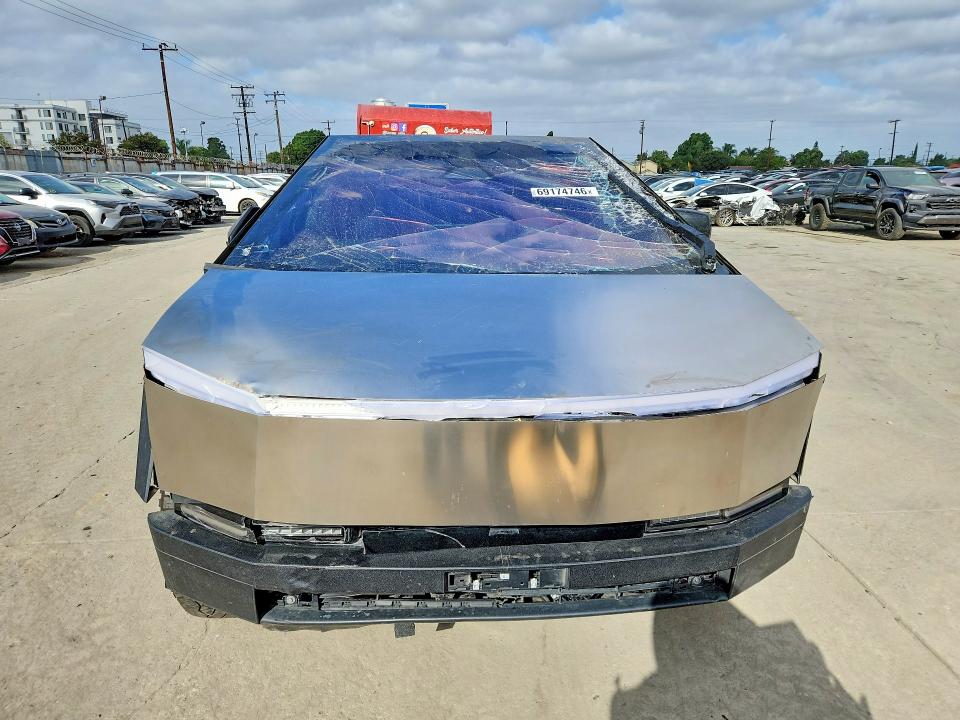 69174746 :رقم المزاد ، 7G2CEHED8RA000054         vin ، 2024 Tesla Cybertruck مزاد بيع