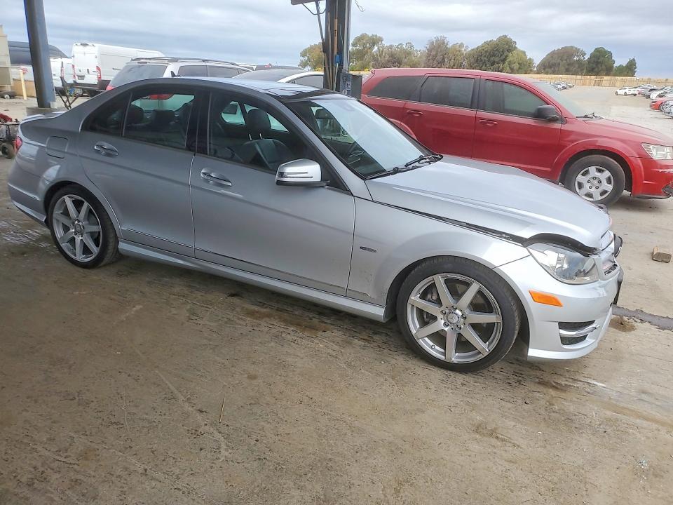 2012 Mercedes-benz C მანქანა იყიდება აუქციონზე, vin: WDDGF5HB7CR202534, აუქციონის ნომერი: 68007776