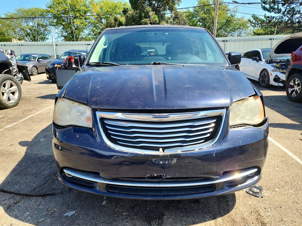 69108786 :رقم المزاد ، 2A4RR5DG9BR636985 vin ، 2011 Chrysler Town & Country مزاد بيع