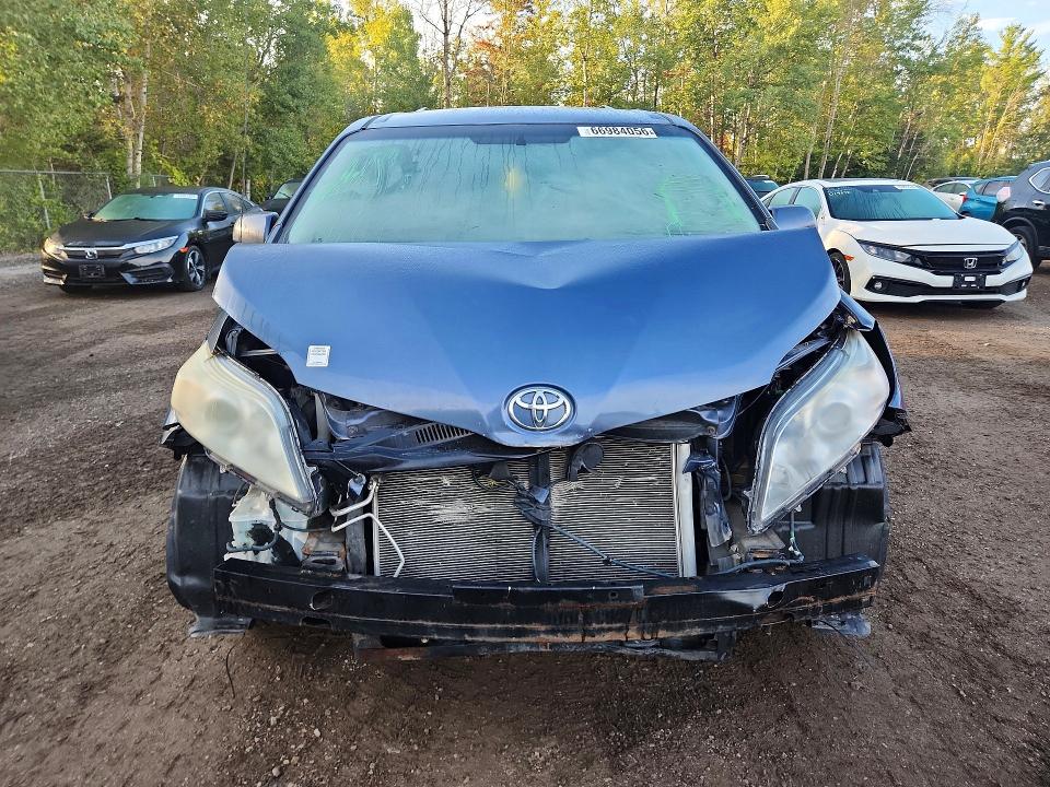 66984056 :رقم المزاد ، 5TDKK3DCXES525452 vin ، 2014 Toyota Sienna مزاد بيع
