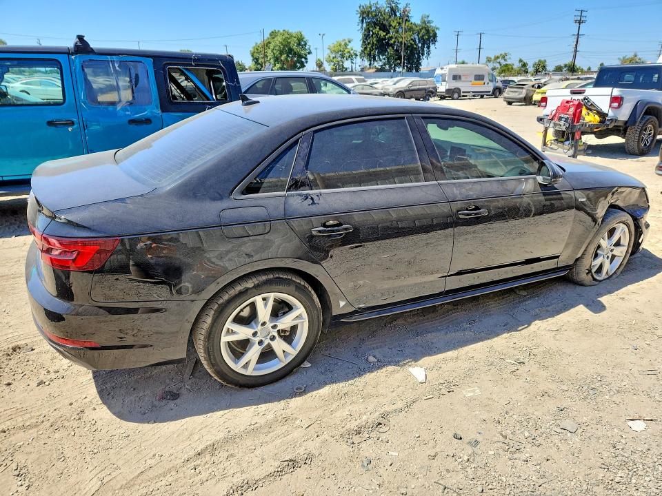 67714006 :رقم المزاد ، WAUKMAF49JA113242 vin ، 2018 Audi A4 مزاد بيع