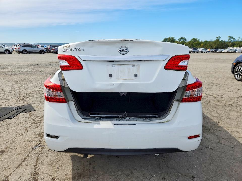 2015 Nissan Sentra მანქანა იყიდება აუქციონზე, vin: 3N1AB7AP5FY261211, აუქციონის ნომერი: 70442716