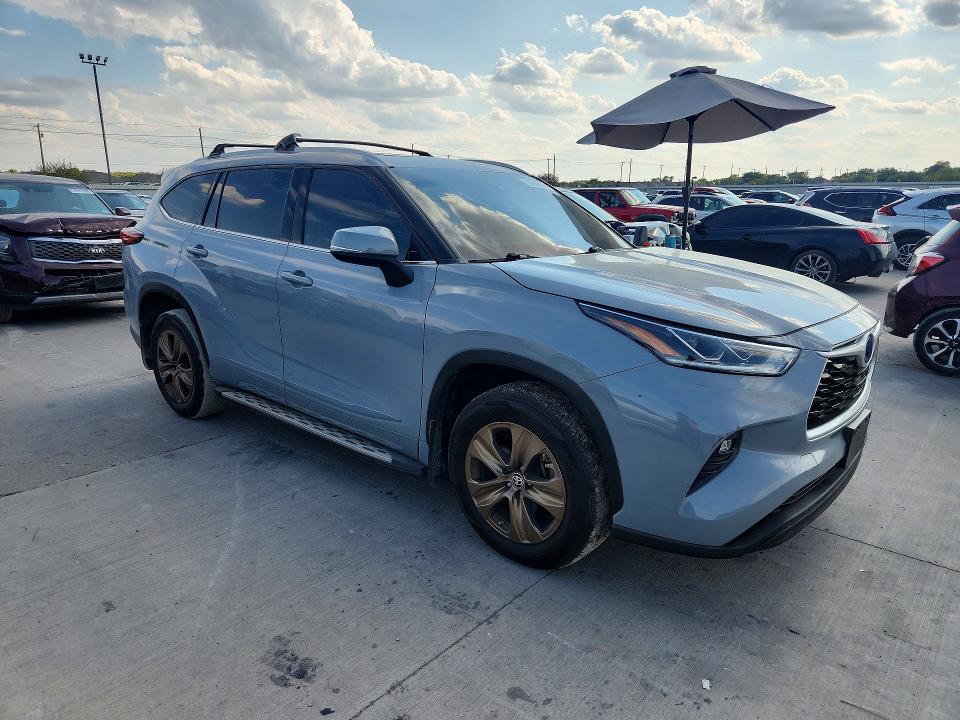 70695806 :رقم المزاد ، 5TDAARAH8NS513754 vin ، 2022 Toyota Highlander Hybrid مزاد بيع