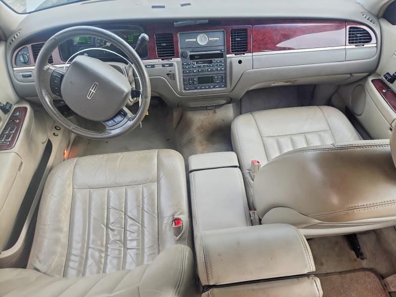 68387546 :رقم المزاد ، 1LNHM81W85Y614047 vin ، 2005 Lincoln Town Car مزاد بيع