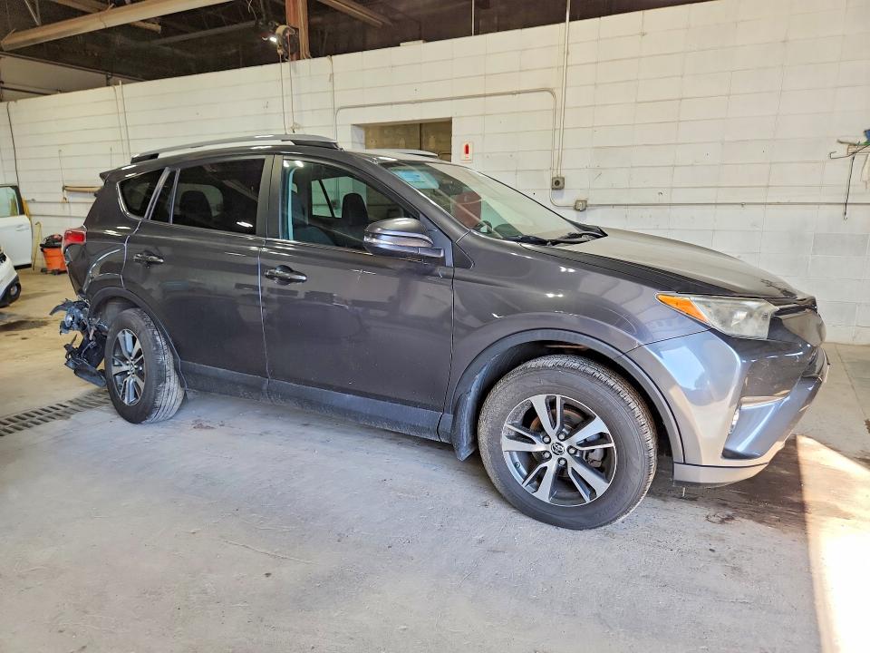 67678646 :رقم المزاد ، 2T3RFREV7JW781918 vin ، 2018 Toyota Rav4 مزاد بيع
