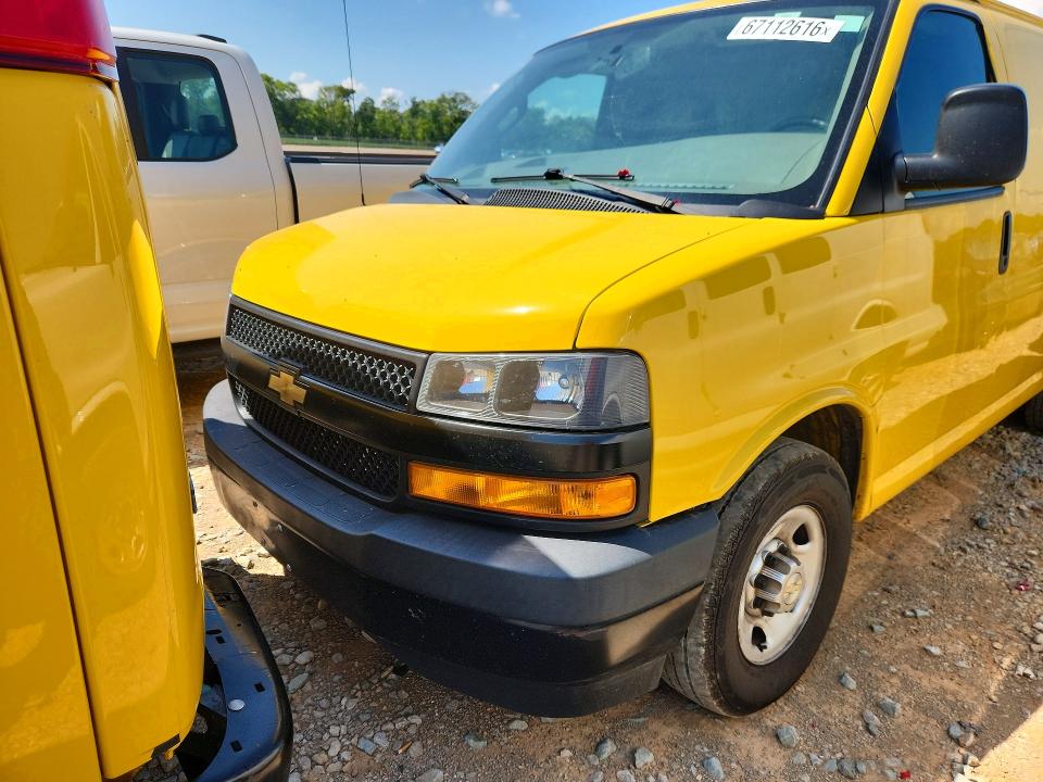 67112616 :رقم المزاد ، 1GCWGAFP5M1166434 vin ، 2021 Chevrolet Express G2500 مزاد بيع