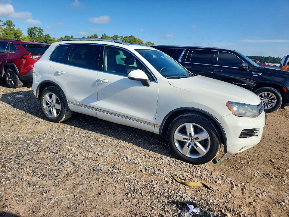 68050166 :رقم المزاد ، WVGEF9BP2CD008936 vin ، 2012 Volkswagen Touareg مزاد بيع