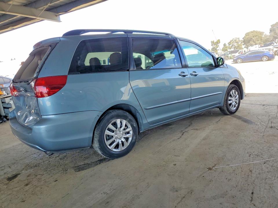 2004 Toyota Sienna მანქანა იყიდება აუქციონზე, vin: 5TDZA23C94S216437, აუქციონის ნომერი: 70453336