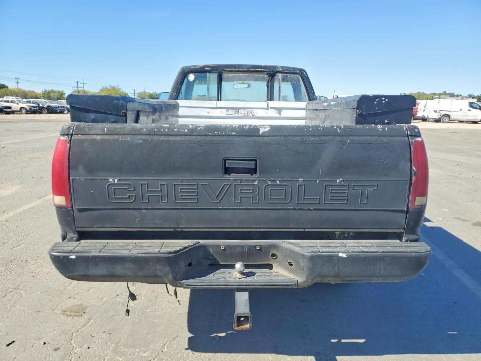 Auction sale of the 1989 Chevrolet Gmt-400, vin: 1GCFC24K3KE162607, lot number: 70900156