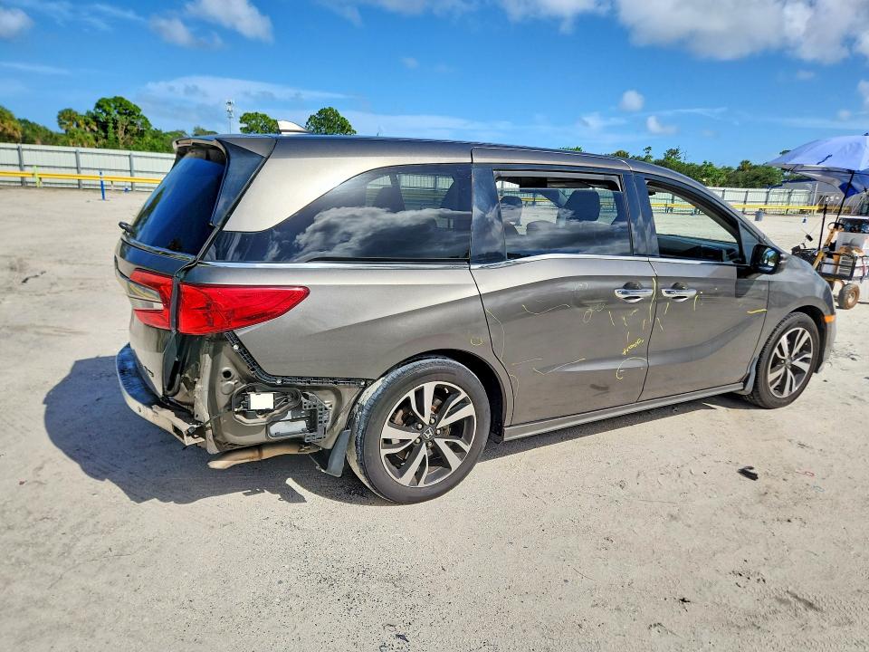 Продажа на аукционе авто 2018 Honda Odyssey, vin: 5FNRL6H93JB018984, номер лота: 69279096