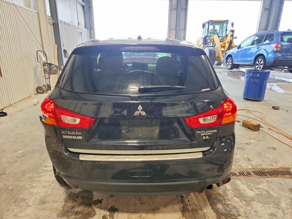 68961376 :رقم المزاد ، 4A4AR3AW8FE040555 vin ، 2015 Mitsubishi Outlander Sport مزاد بيع