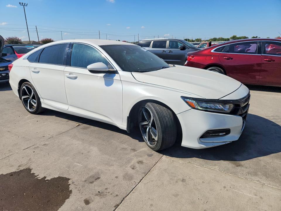 67320666 :رقم المزاد ، 1HGCV1F38JA153762 vin ، 2018 Honda Accord مزاد بيع