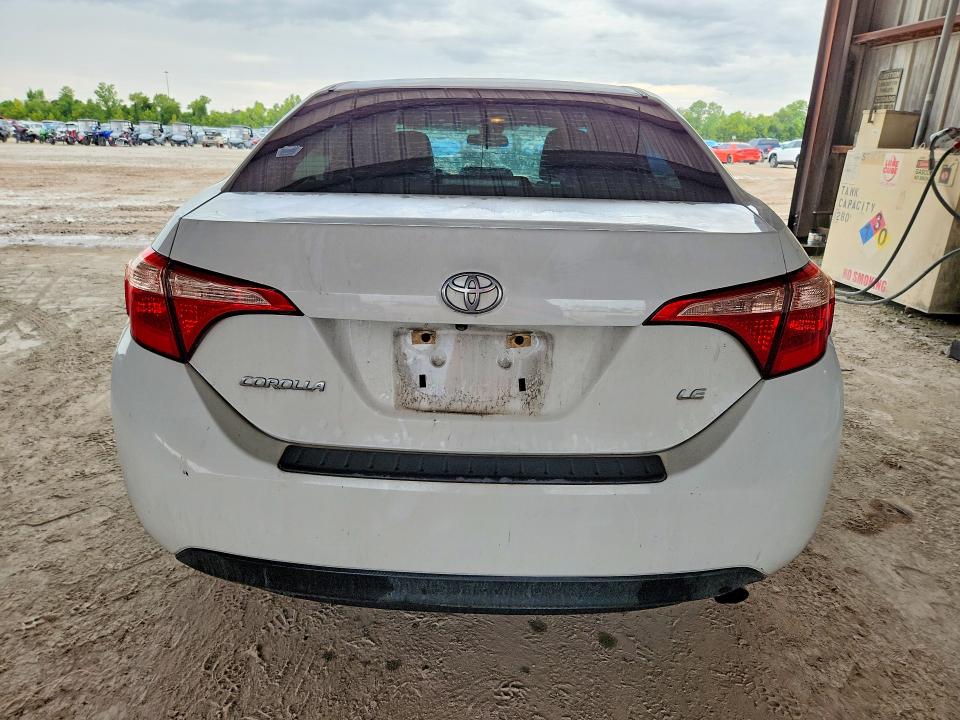 67420226 :رقم المزاد ، 5YFBURHE9JP855921 vin ، 2018 Toyota Corolla مزاد بيع