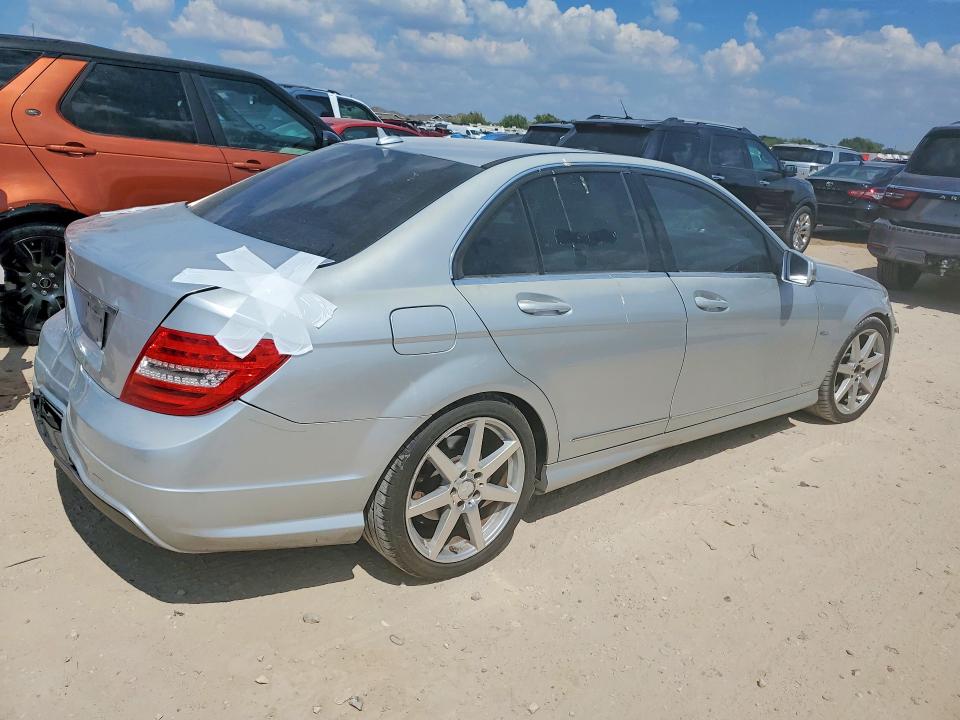 2012 Mercedes-benz C მანქანა იყიდება აუქციონზე, vin: WDDGF4HB1CA624842, აუქციონის ნომერი: 70025476