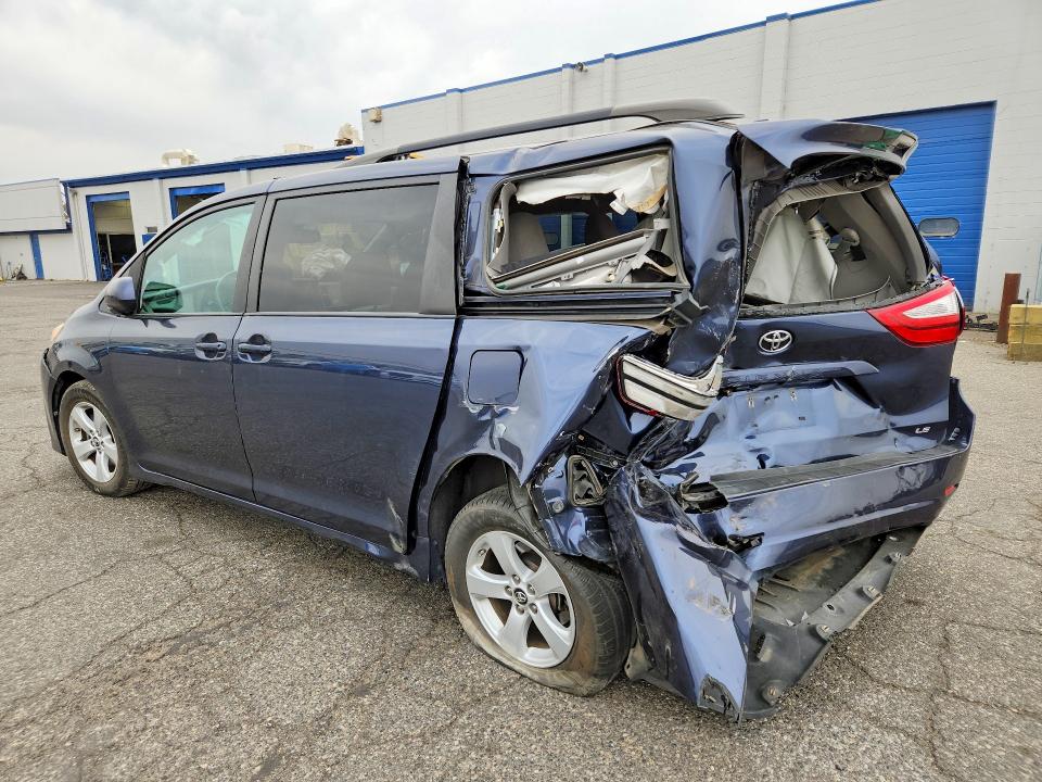 2018 Toyota Sienna მანქანა იყიდება აუქციონზე, vin: 5TDKZ3DC1JS923607, აუქციონის ნომერი: 67368866