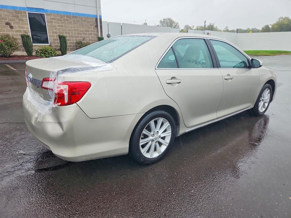 2014 Toyota Camry Hybrid მანქანა იყიდება აუქციონზე, vin: 4T1BD1FK3EU098853, აუქციონის ნომერი: 72193686