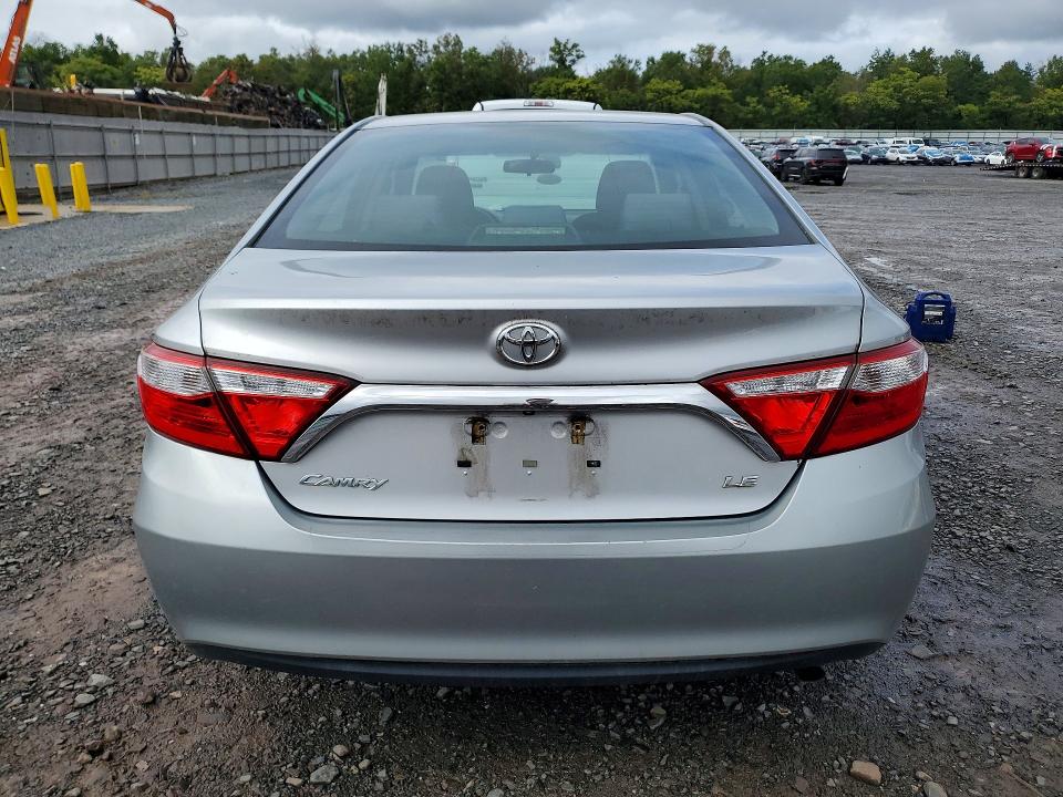 70695386 :رقم المزاد ، 4T1BF1FK3HU699677 vin ، 2017 Toyota Camry مزاد بيع