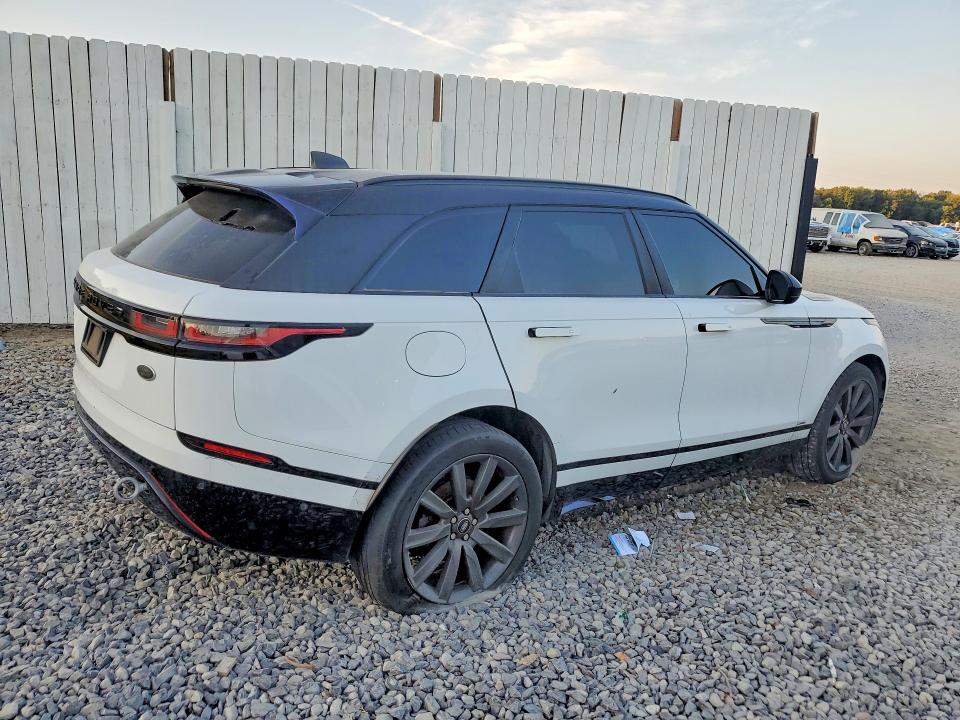 68490346 :رقم المزاد ، SALYM2RN0JA733235 vin ، 2018 Land Rover Range Rover Velar مزاد بيع