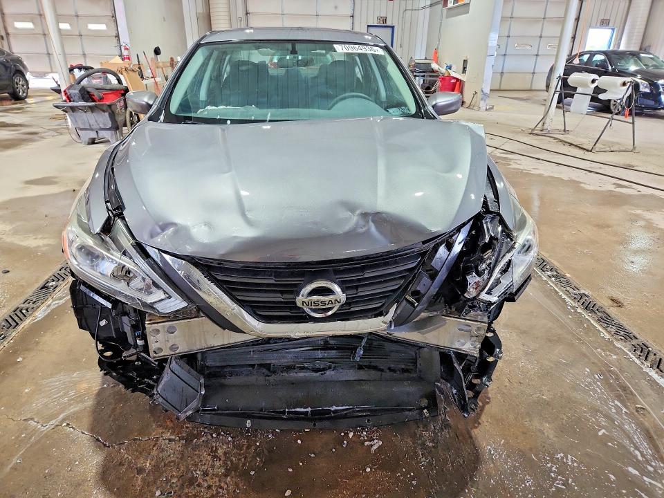 Продаж на аукціоні авто 2017 Nissan Altima, vin: 1N4AL3APXHN330015, номер лоту: 70964936
