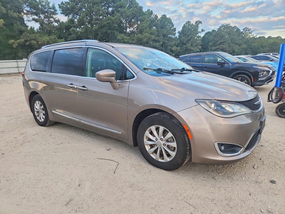 68677976 :رقم المزاد ، 2C4RC1EG9JR116850 vin ، 2018 Chrysler Pacifica مزاد بيع