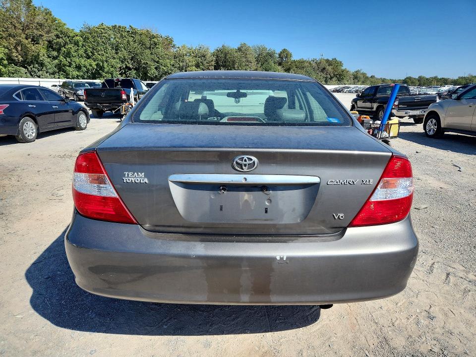 68899716 :رقم المزاد ، 4T1BF30KX4U576814 vin ، 2004 Toyota Camry مزاد بيع