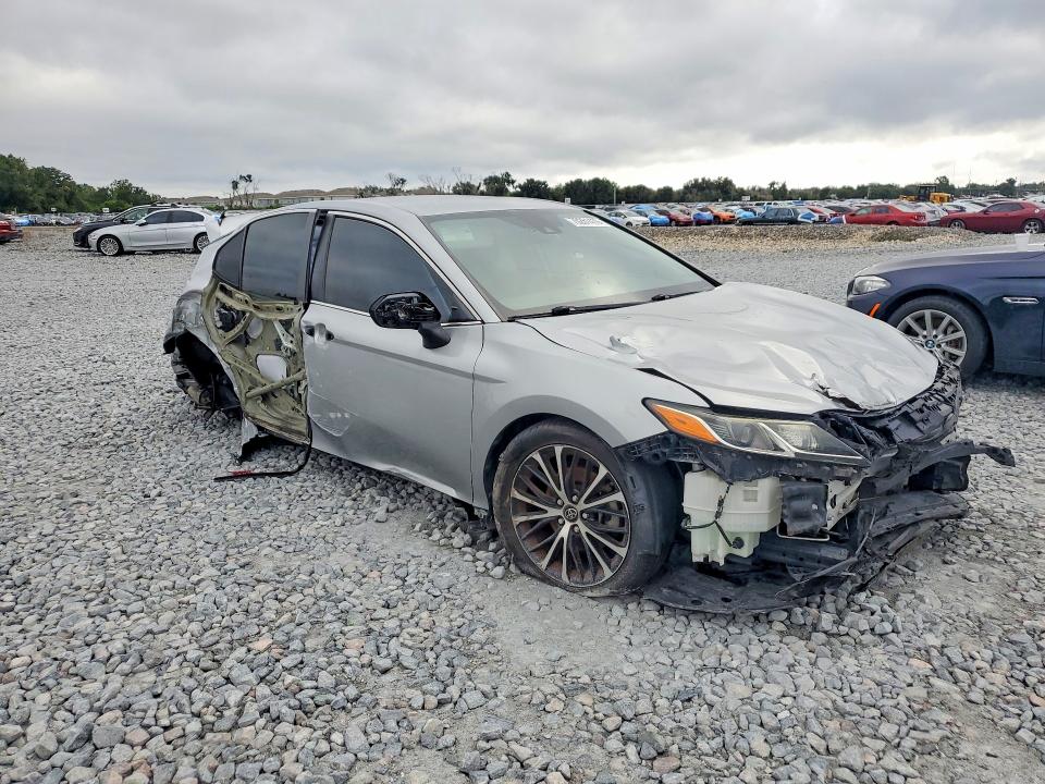 70261416 :رقم المزاد ، 4T1B11HK6KU822195 vin ، 2019 Toyota Camry مزاد بيع