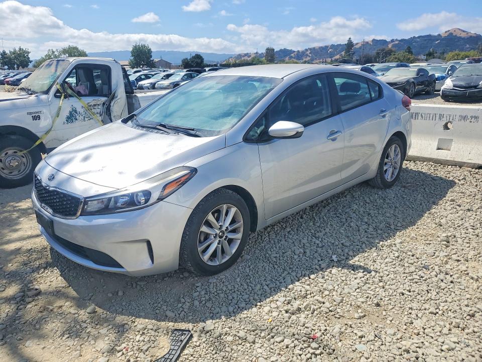 66279596 :رقم المزاد ، 3KPFL4A76HE021815 vin ، 2017 Kia Forte مزاد بيع