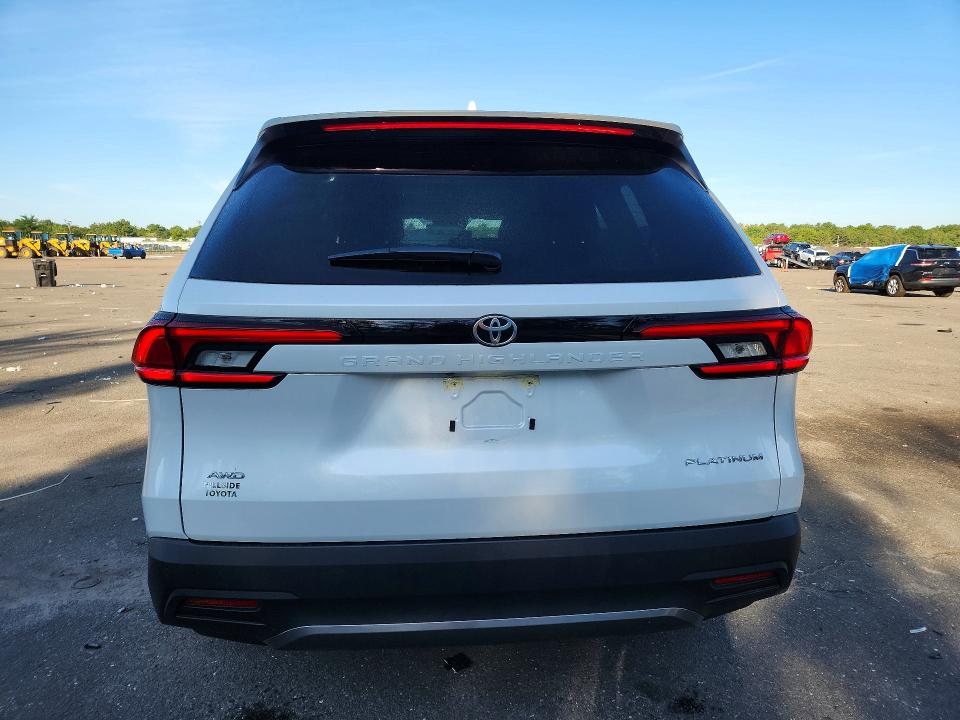 2026 Toyota Grand Highlander მანქანა იყიდება აუქციონზე, vin: 5TDAAAB56TS130561, აუქციონის ნომერი: 67598046