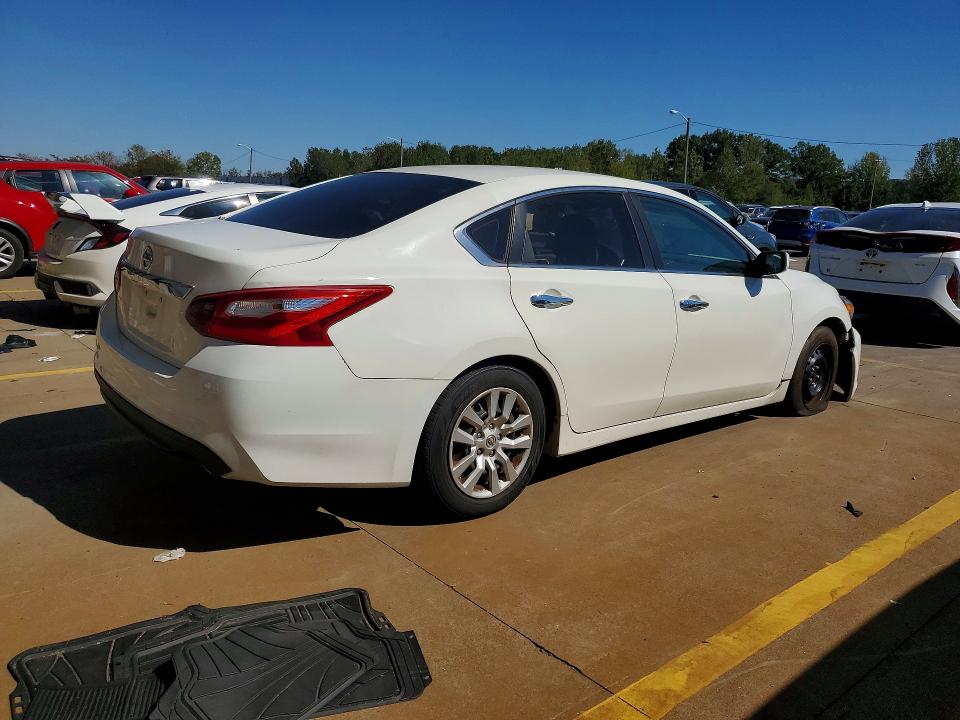 Продажа на аукционе авто 2017 Nissan Altima, vin: 1N4AL3AP4HC110543, номер лота: 70992326