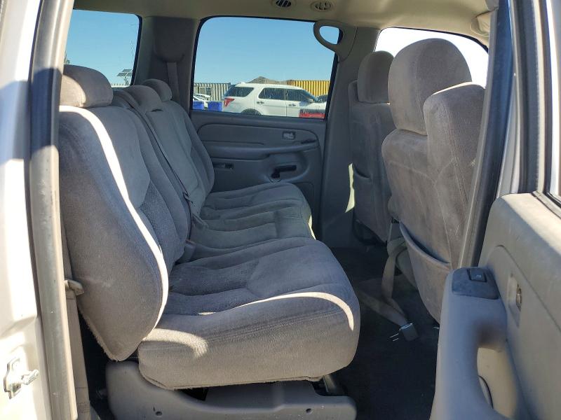 2004 Chevrolet Suburban მანქანა იყიდება აუქციონზე, vin: 1GNEC16T24J257981, აუქციონის ნომერი: 69796196