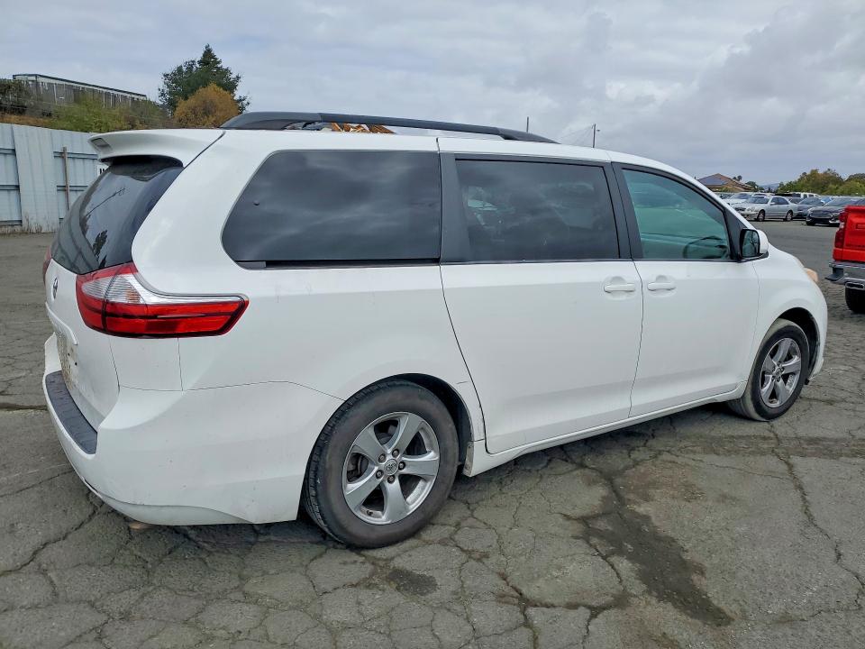 Продажа на аукционе авто 2016 Toyota Sienna, vin: 5TDKK3DC6GS727563, номер лота: 68717186