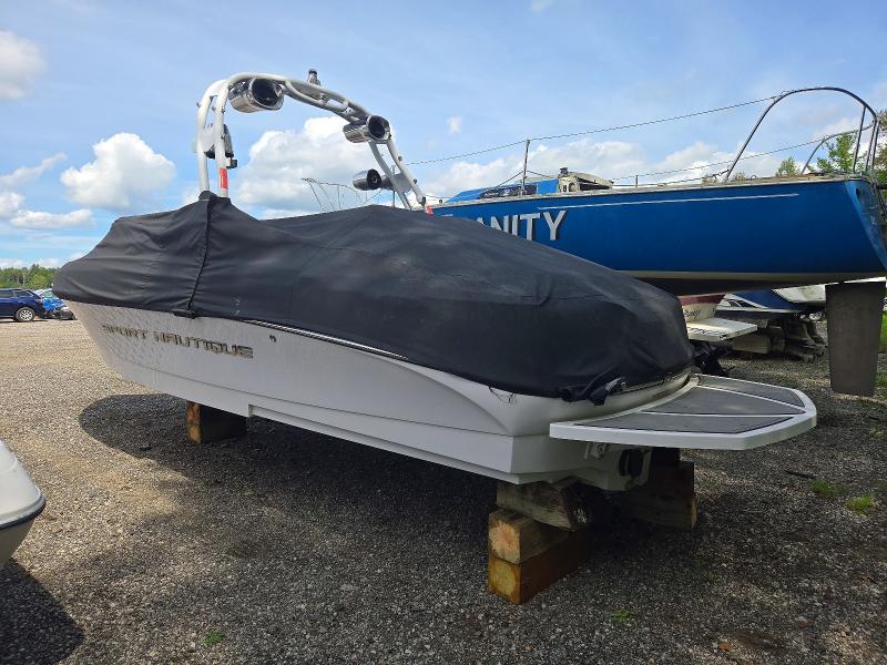 67122926 :رقم المزاد ، CTC18033C111 vin ، 2011 Nautique 226 Team Addition مزاد بيع