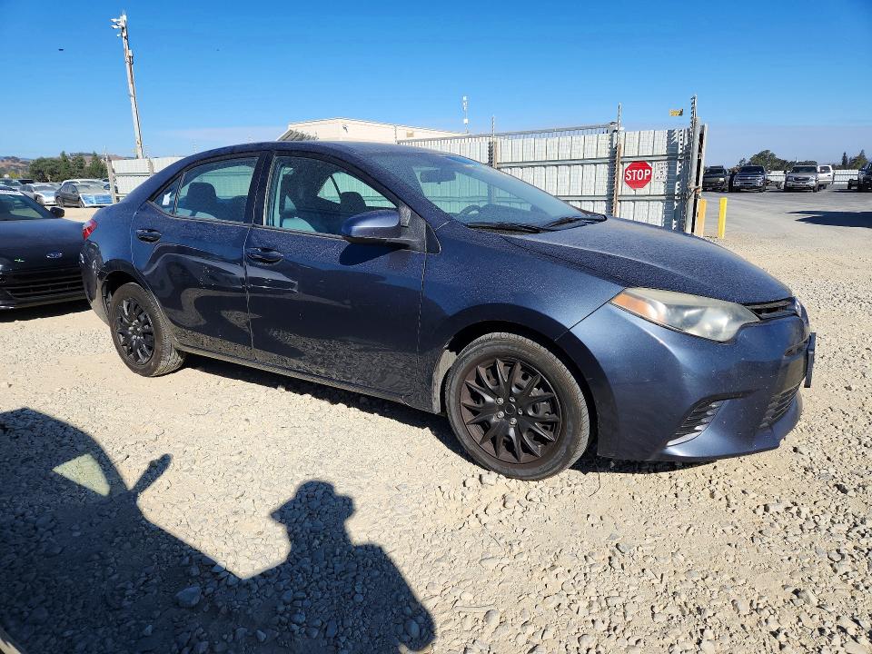 67694226 :رقم المزاد ، 2T1BURHE3FC402630 vin ، 2015 Toyota Corolla مزاد بيع