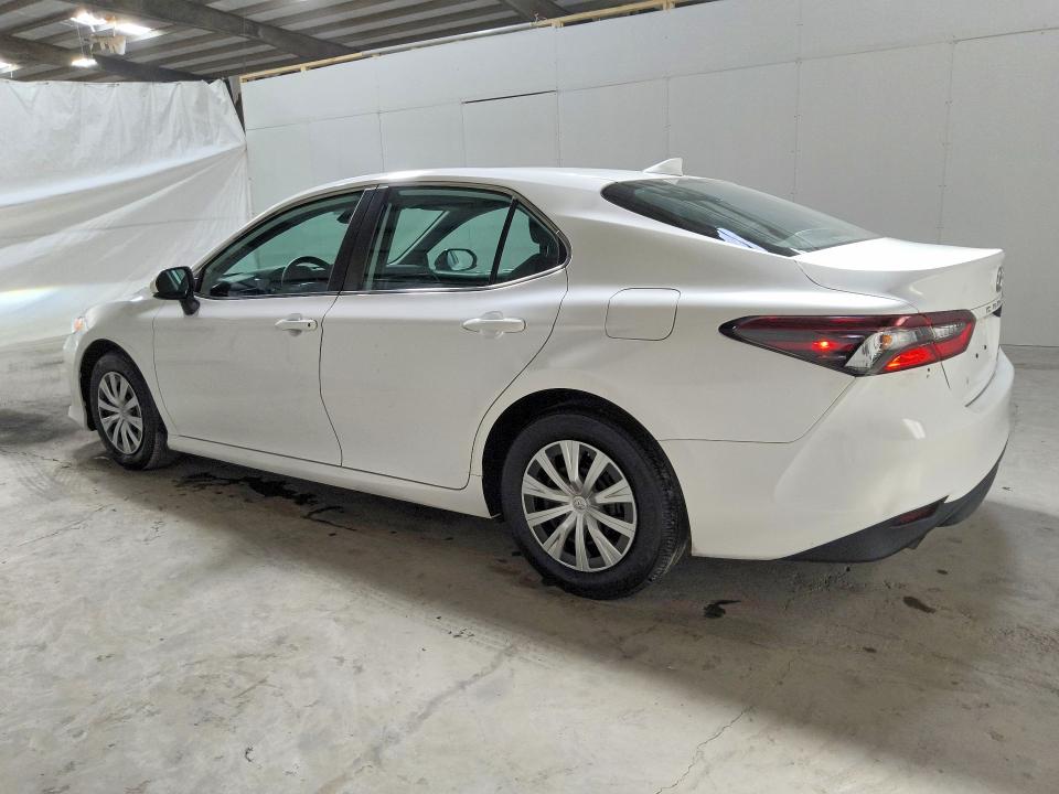 70525196 :رقم المزاد ، 4T1C31AK0NU587001 vin ، 2022 Toyota Camry مزاد بيع